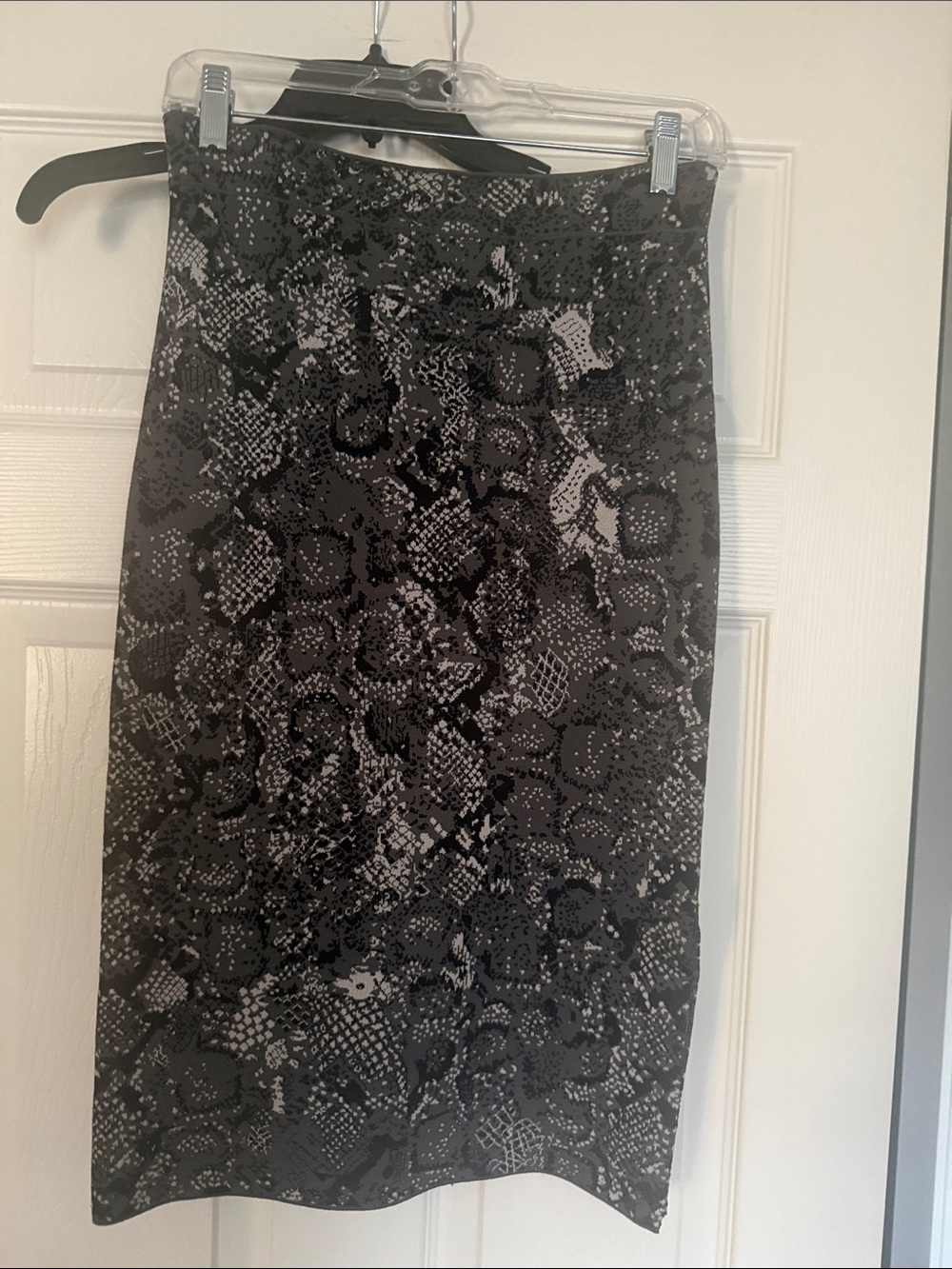 BCBGMaxAzria Black and Gray Snake-Print Pencil Skirt